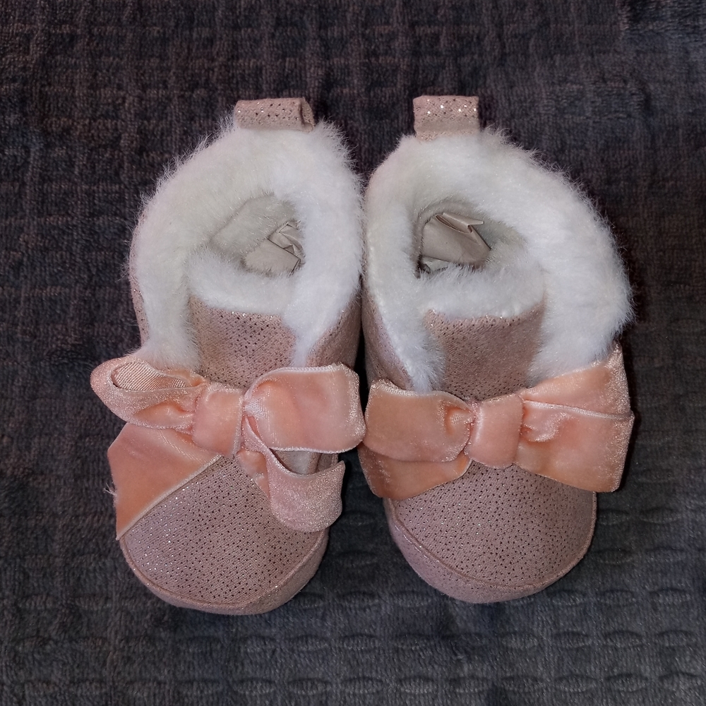 😍SALE!😍 Baby girl's winter boots Size 0-3 Months
